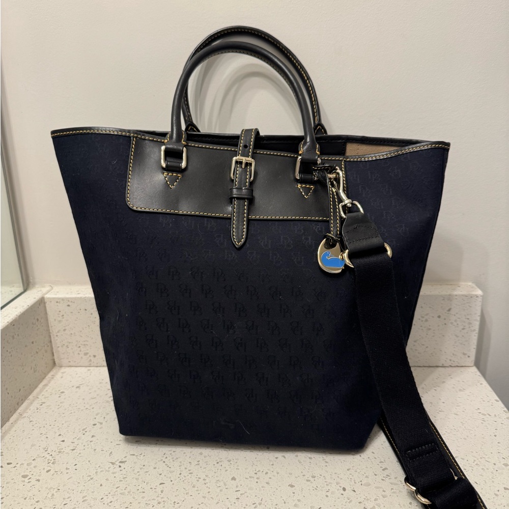 Dooney And Bourke Cabriolet Editors Bag Large Tote Shoulder Bag Crossbody Black